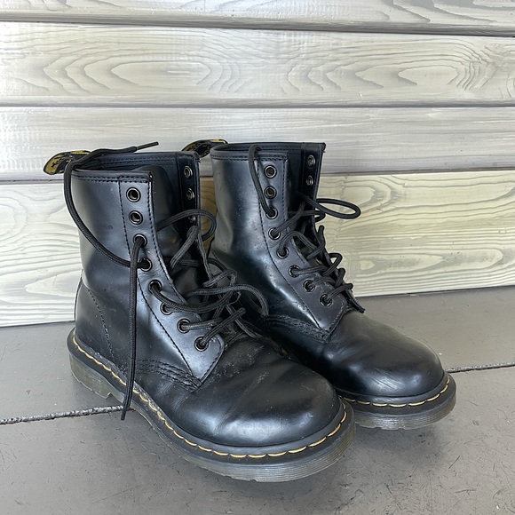 Black Doc Marten combat boots - Picture 1 of 9